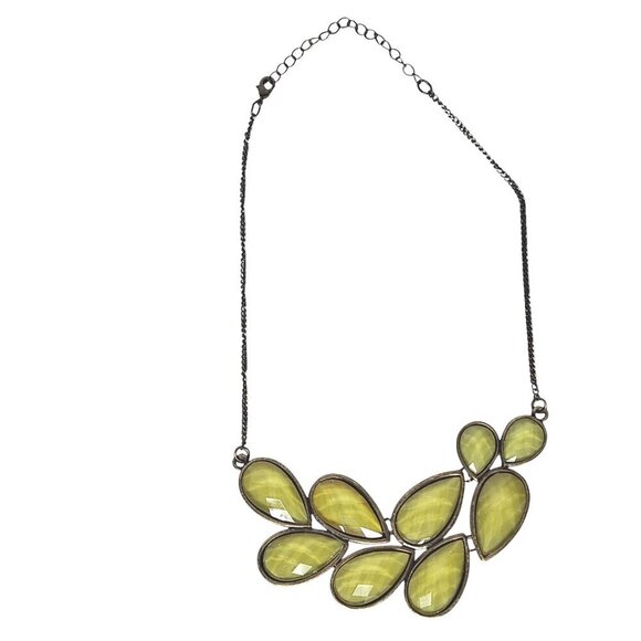 Vintage Olive Green Faceted Statement Necklace - Picture 2 of 6
